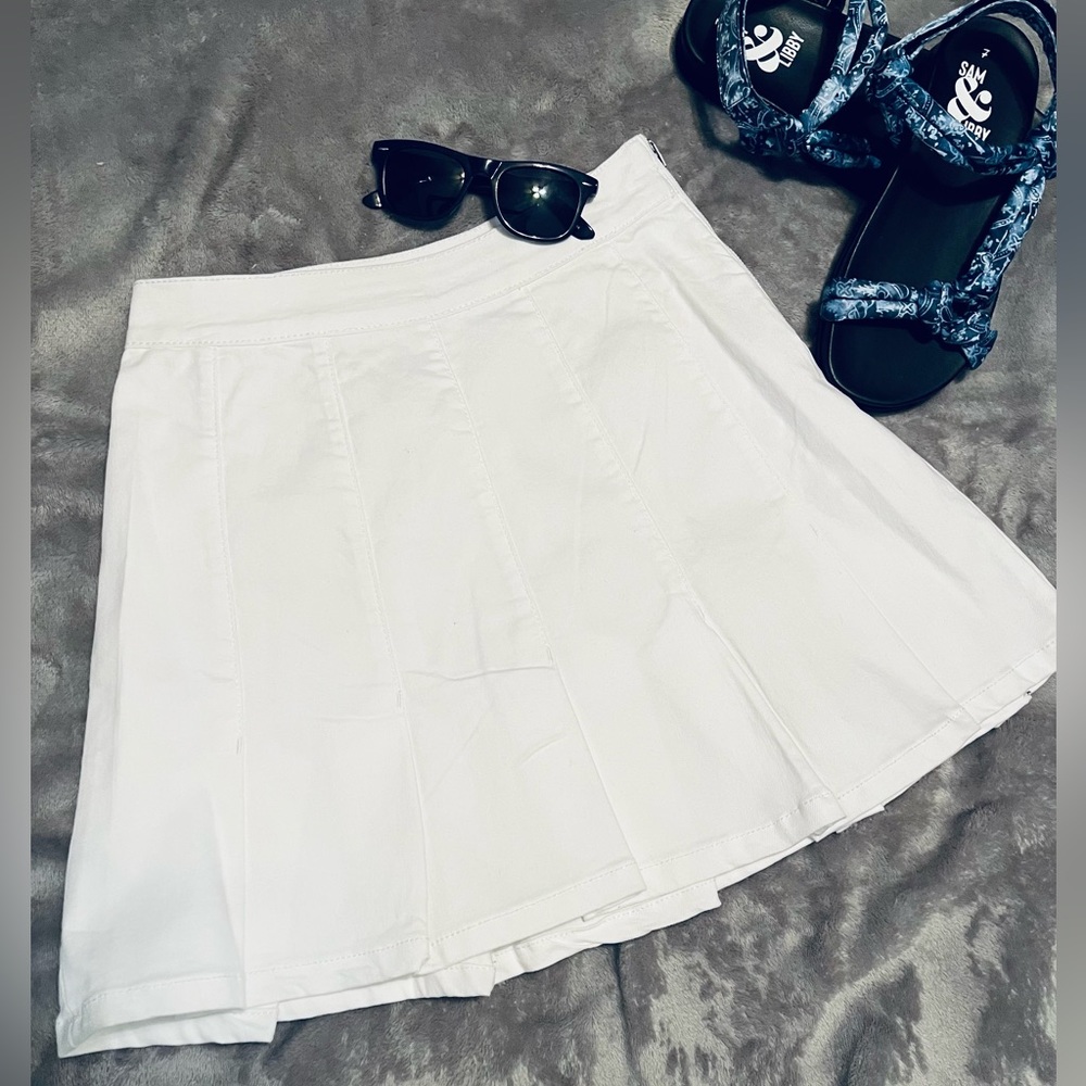 White Denim Pleated A Line Skirt - Super Cute Spring Skirt NWT Side Zip